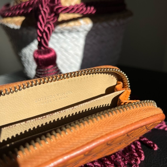 ⭐️ Bottega Veneta ~Intreciatto Leather Card Holder 🍊 - Picture 6 of 7